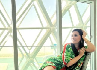 Lara Dutta Instagram - Lounging before the awards madness today in @eshaamiinlabel1 and @anmoljewellers ✨ ✨ 🌴 🌴 #IIFA #abudhabi #resort #loungewear #happy