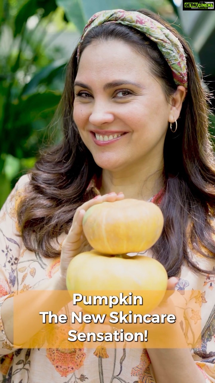 Lara Dutta Instagram - When life gives you lemons, give your skin a boost of vitamin C The @worldofarias pumpkin & vitamin-c foaming face wash Gentle cleansing Collagen boosting Skin repair Just lather and rinse! C-off pigmentation, uneven texture, and dullness in just a few washes! a 2022 skincare must-have! Try it today! Link in bio. 👋 🍋🍊 #ariasskincare #reels #instareels #trendingreels #reelsofinstagram