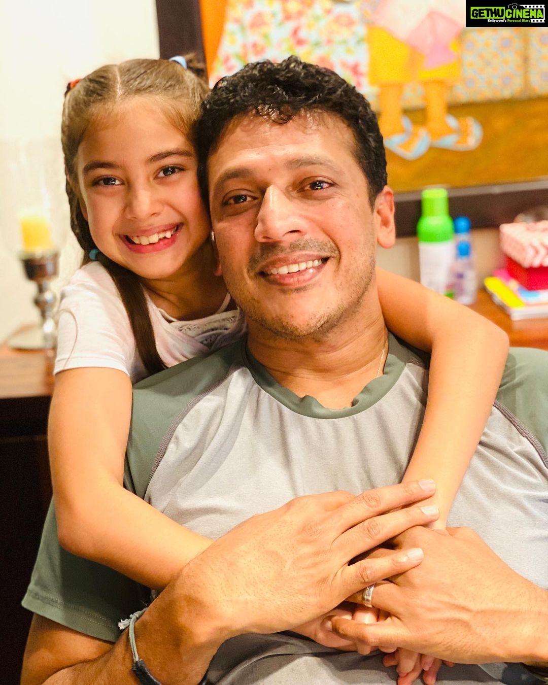 Lara Dutta Instagram - Fathers and daughters…. And grand daughters!!! 😍😍😍. Happy Father’s Day to the most special men in my life!!! #daddyslittlegirl #happyfathersday #love @mbhupathi @lalitduttadtt #krishnabhupathi @saldanhaclestin @mishcheryl @coaching101_bycheryl @sabrinathegoodwitch @kavitabhupathichadda