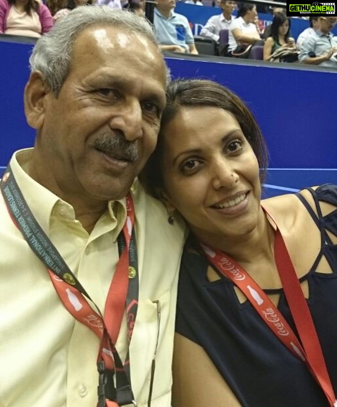 Lara Dutta Instagram - Fathers and daughters…. And grand daughters!!! 😍😍😍. Happy Father’s Day to the most special men in my life!!! #daddyslittlegirl #happyfathersday #love @mbhupathi @lalitduttadtt #krishnabhupathi @saldanhaclestin @mishcheryl @coaching101_bycheryl @sabrinathegoodwitch @kavitabhupathichadda