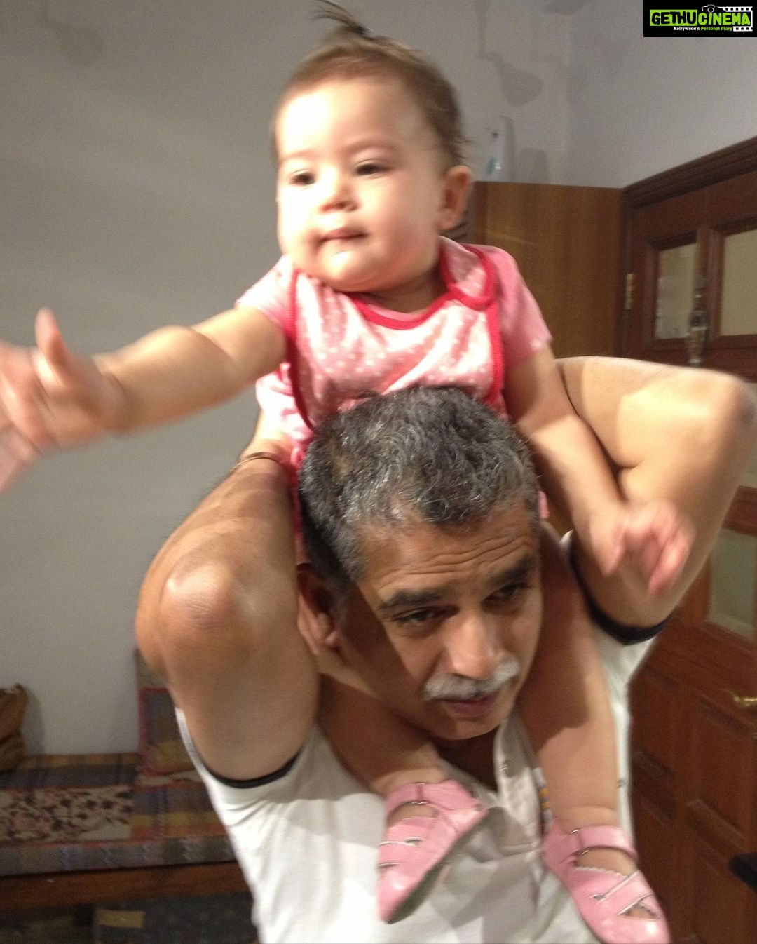 Lara Dutta Instagram - Fathers and daughters…. And grand daughters!!! 😍😍😍. Happy Father’s Day to the most special men in my life!!! #daddyslittlegirl #happyfathersday #love @mbhupathi @lalitduttadtt #krishnabhupathi @saldanhaclestin @mishcheryl @coaching101_bycheryl @sabrinathegoodwitch @kavitabhupathichadda