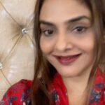 Madhoo Instagram - #newdaynewchallenge #music & #dance will help get thru it & get on wit it . LEMEEE BE A WOMANNNNN 💜💜💜💜
