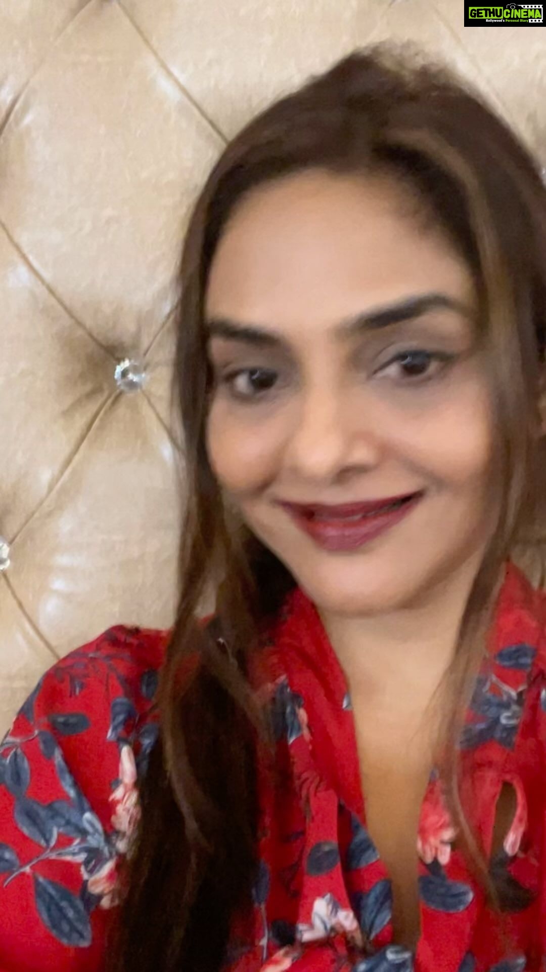Madhoo Instagram - #newdaynewchallenge #music & #dance will help get thru it & get on wit it . LEMEEE BE A WOMANNNNN 💜💜💜💜