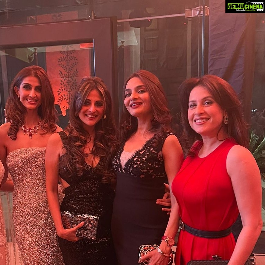 Madhoo Instagram - @akankshamalhotra happy happy birthday dearest A❤️❤️❤️❤️