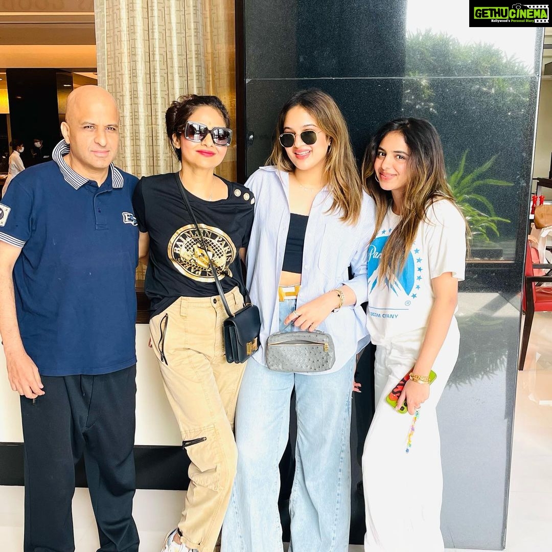 Madhoo Instagram - #thisisus #mysundayspecial❤ #familygoals 🥰🥰🥰🥰