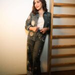 Madhuri Dixit Instagram – It’s a denim day. Denim or Dayuumm 😍

#Sunday #SundayMood #Denim #DenimOnDenim