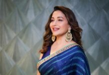 Madhuri Dixit Instagram - 💙 #Saree #SareeLove #White #Wednesday #WednesdayVibe