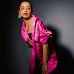 Madhuurima Instagram - Pinky day 😍😍 Photographer- @sid.is.art Photographer’s assistant- @manali_Jain @neha__davda Stylist- @styledby_niral Stylist’s assistant- @riyaa.sharma.775 @fernandes_sams_6 MuHA- @shadows_and_shades_by_namrata Wearnig- @majesticbyjapnah Accessories- @blingthingstore