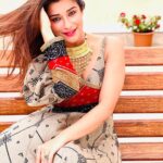 Madhuurima Instagram – Hawa ke jhonke aaj mausamon se rooth gaye😂😂😂

Wearing @labeladitihundia 
Ornaments by @zevarbsp 
#explore #fashion #trendsetter #pretty