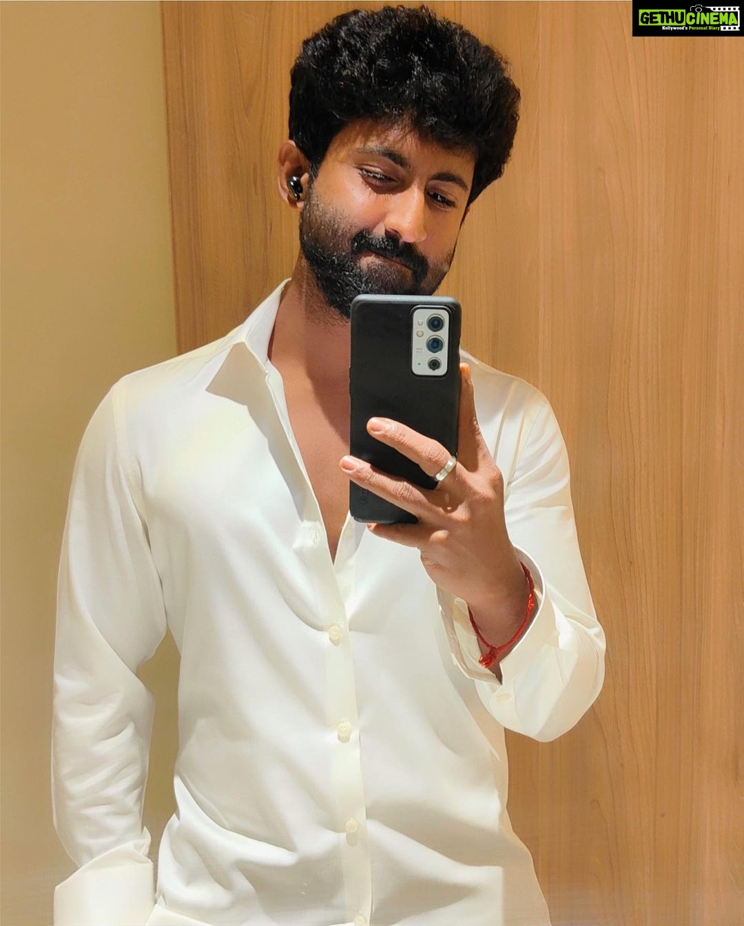 Mahendran Instagram - I decide the VIBE 🤍 Trivandrum, India