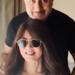 Mahima Chaudhry Instagram - Bald is beautiful. It is. But so many of you who mite want kool wigs go for it .. wear it.. wat ever works for u. u find very natural looking ones.I have had so many people who met me recently say they never noticed I was wearing a wig. Some did. No big deal. I have had lots of my friends with alopecia and scanty hair ask me where they can get good wigs. U want one wear one. Or just be kool and wear it just as u are. It’s beautiful .@anupamkher gave me the confidence to carry the bald look and all of u too. Hope I can give u the confidence and tell u how kool it is. Lov to u all Taj hotel Lucknow