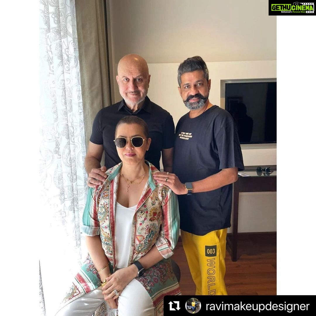 Mahima Chaudhry Instagram - #Repost @ravimakeupdesigner with @make_repost ・・・ I first met Mahima over 20 yrs ago during her modelling days . We have shot some beautiful ads & films together. She has been like a sister to me . We share some very wonderful memories from this journey of ours .she has seen my little baby girl grow from a toddler to a beautiful teenager . She is as gorgeous on the inside as she is on the outside. She has always dropped everything to come grace any occasion I invited her for in a flash . And this current phase of her life she has conquered like a true warrior with the spirit of goddess Durga she defeated the rakshas. I love you Mahima & am so proud of you . We continue to add to our treasure trove of memories on the set of our new film“ The Signature “ which we are shooting here in Lucknow with giggles & laughter . Anupam sir... You are really amazing... More strength and love to you Mahima and also those battling Cancer You all are heroes. Thank you Anupam sir for sharing this We really need more people like you... 🙏🙏🙏 ❤️❤️❤️ Jai ho #cancersurvivor #superhero #MahimaChaudhry #shootday #cancer #courage #hope #blessed #strongwomen #lotsoflove #theravisamel 👍🏻 Taj hotel Lucknow