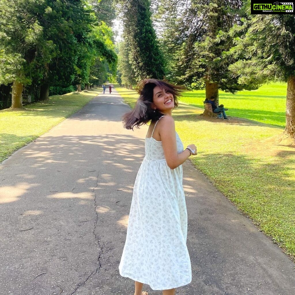 Mahima Nambiar Instagram - Srilanka ❤ #beautiful #greenery #gentle #srilankatravel #srilanka Kandy,Sri Lanka ''දළදා මාලිගාවේ සිට''