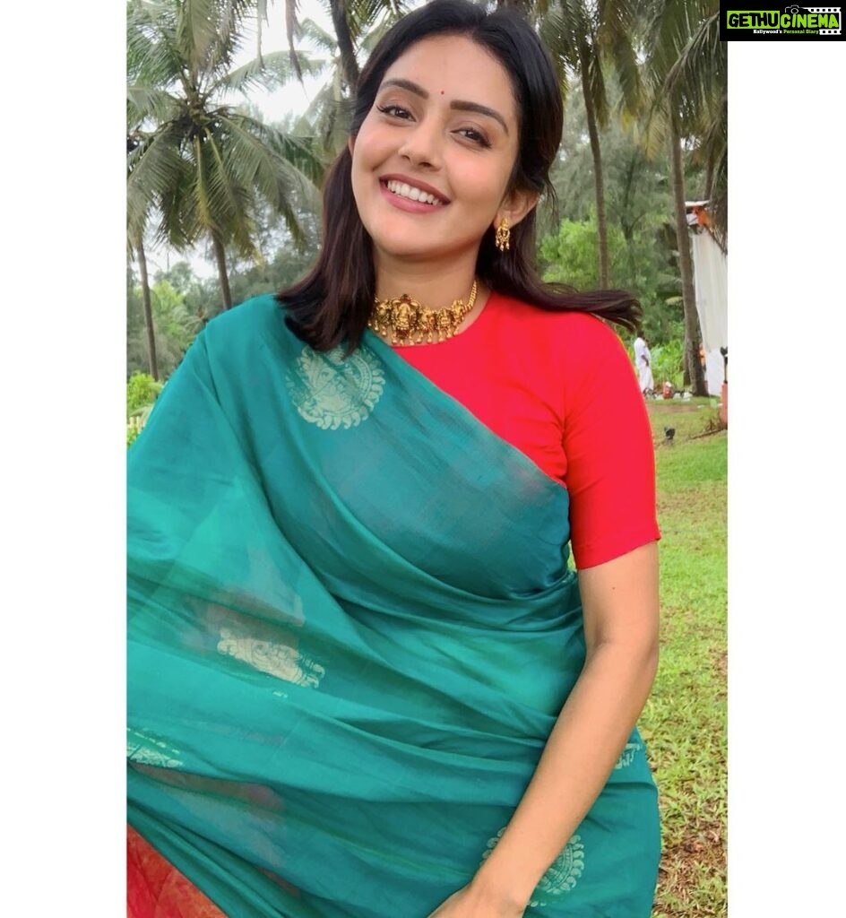 Mahima Nambiar Instagram - Kerala kutty 💁🏻‍♀ #malluvibes #familywedding #sareegirl #sareelove #dressup #traditional #favouriteoutfit #happyface