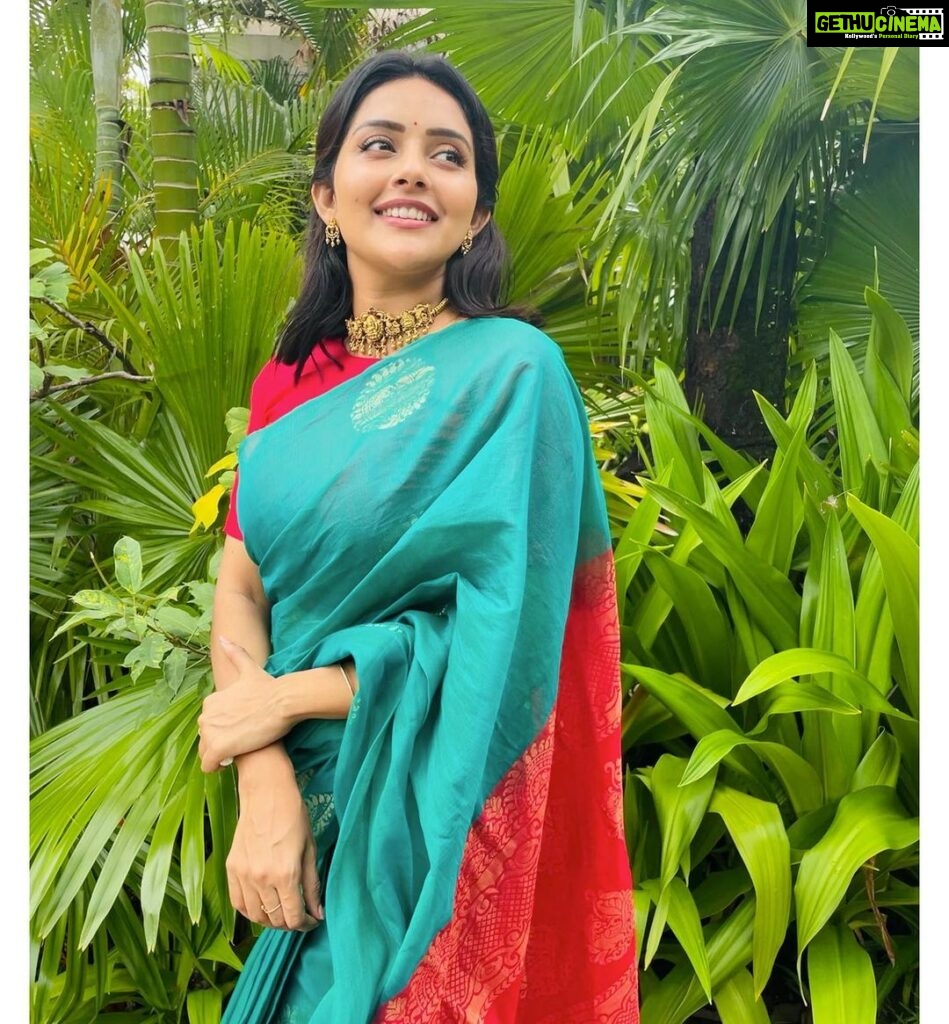 Mahima Nambiar Instagram - Kerala kutty 💁🏻‍♀️ #malluvibes #familywedding #sareegirl #sareelove #dressup #traditional #favouriteoutfit #happyface