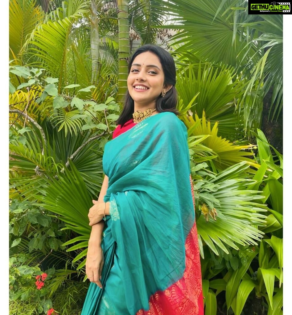 Mahima Nambiar Instagram - Kerala kutty 💁🏻‍♀️ #malluvibes #familywedding #sareegirl #sareelove #dressup #traditional #favouriteoutfit #happyface
