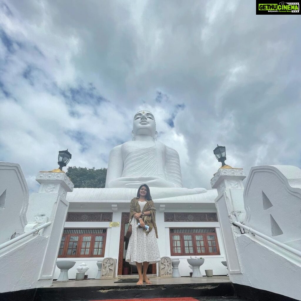 Mahima Nambiar Instagram - Srilanka ❤ #beautiful #greenery #gentle #srilankatravel #srilanka Kandy,Sri Lanka ''දළදා මාලිගාවේ සිට''