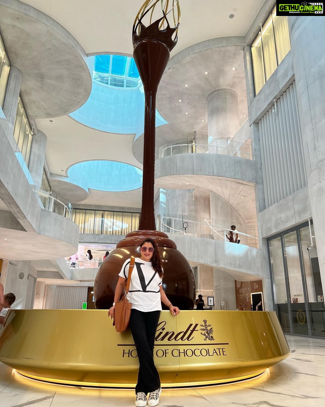 Malavika Instagram - Live while you’re alive💯😌 Zürich HB / Bahnhofstrasse