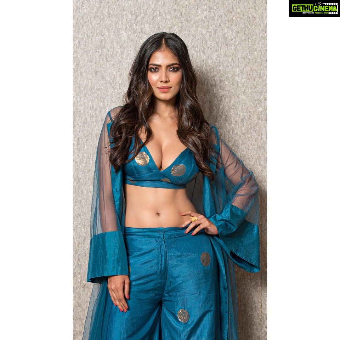 Malavika Mohanan Instagram - Last night for @vineetrahulofficial π§ββοΈ #lakmefashionweek . . πΈ @devsphotographyofficial Public Relations @theitembomb π@makeupartistkarishmabajaj ππ»ββοΈ @hairstories_byseema π @stylisttsahilgulati Assisted by @chintan_shah1998 π @stevemaddenindia