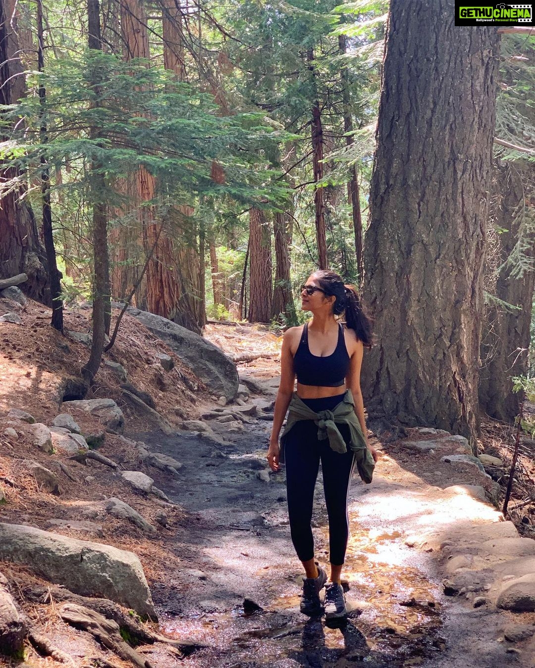 Malavika Mohanan Instagram - Spent an entire day doing the #MistTrail hike in Yosemite National Park๐, this gorgeous trail is scattered with breathtaking waterfalls, stunning view points, big old beautiful trees, cute squirrels ๐ฟ, and the gorgeous rainbow I got to see was the cherry on top ๐ Mist Trail, Yosemite National Park