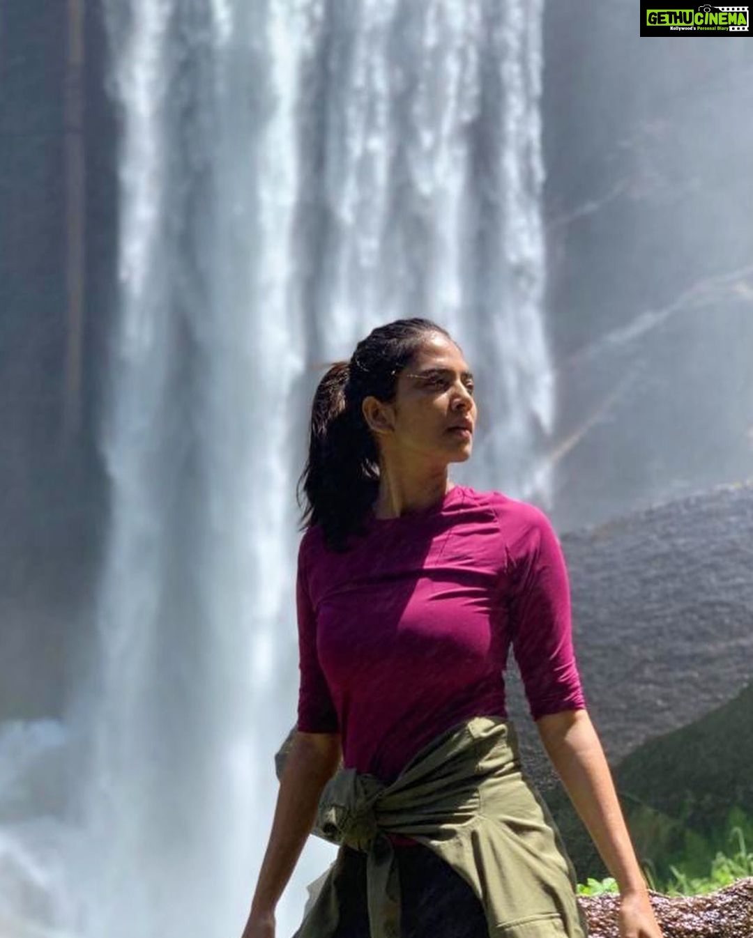 Malavika Mohanan Instagram - Spent an entire day doing the #MistTrail hike in Yosemite National Park๐, this gorgeous trail is scattered with breathtaking waterfalls, stunning view points, big old beautiful trees, cute squirrels ๐ฟ, and the gorgeous rainbow I got to see was the cherry on top ๐ Mist Trail, Yosemite National Park