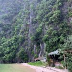 Malavika Mohanan Instagram - A long boat ride exploring the towering limestone islands, hidden beaches and evenings spent swimming in the sea 🐟🐙🌊 #lanhabay #vietnam Lan Ha Bay