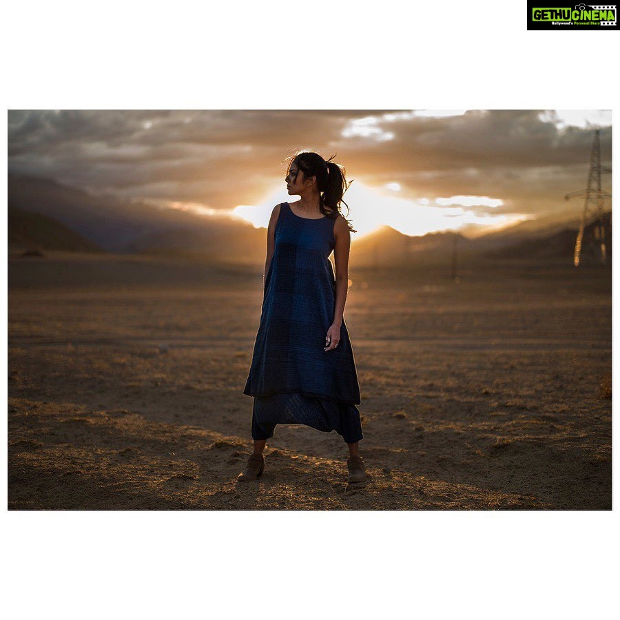 Malavika Mohanan Instagram - “Although I deeply love oceans, deserts and other wild landscapes, it is only mountains that beckon me with that sort of painful magnetic pull to walk deeper and deeper into their beauty. They keep me wanting to continuously know more, feel more, see more” #ladakh . @padmaja.online