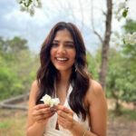 Malavika Mohanan Instagram - 🌸🤍