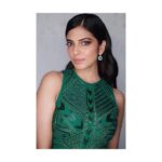 Malavika Mohanan Instagram - For @filmfare awards in @eliesaabworld ✨🖤 . . Public Relations @theitembomb Makeup @nittigoenka Hair @akshatahonawar Styled by @triparnam Jewelry @mahesh_notandass 📸 @harshjanii
