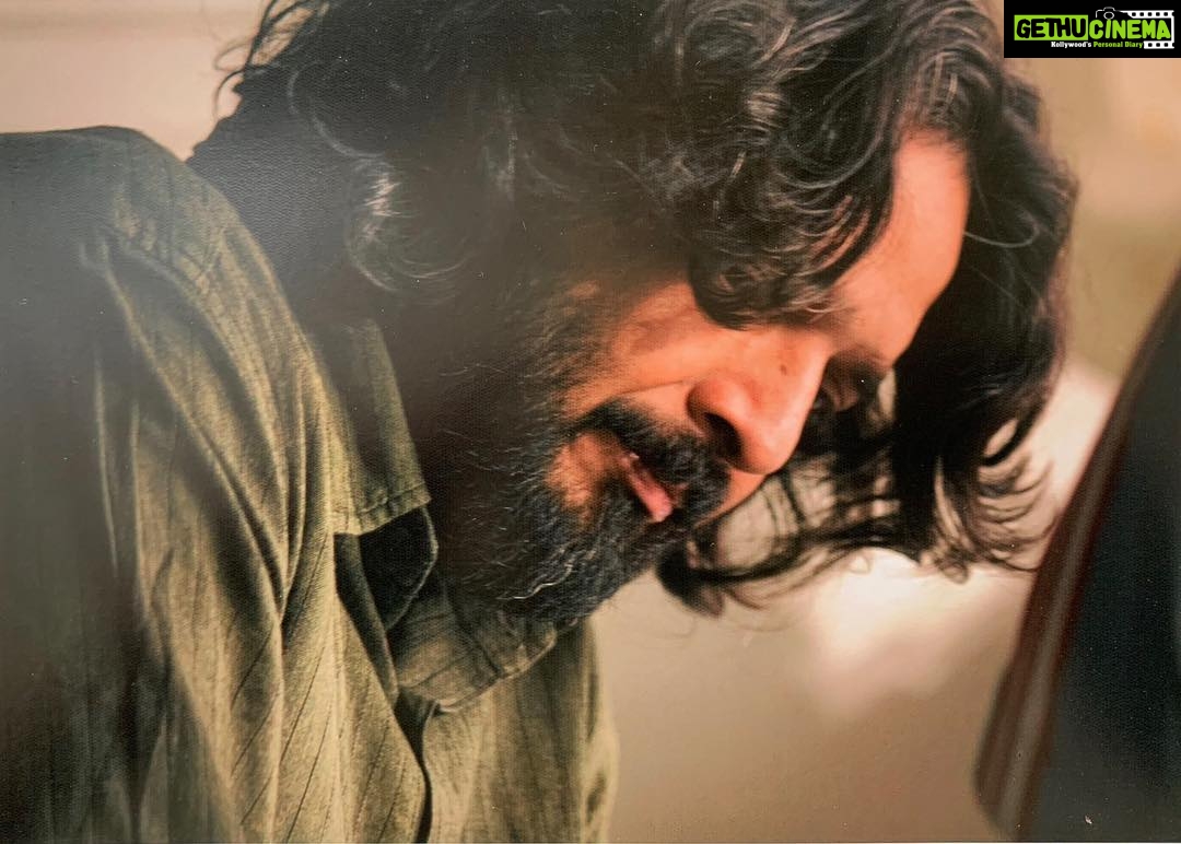Malavika Mohanan Instagram - YAAASSSS! 👊🏻 Big congratulations to @kumohanan for winning the super prestigious #keralastateaward for Best Cinematography for ‘Carbon’!♥️