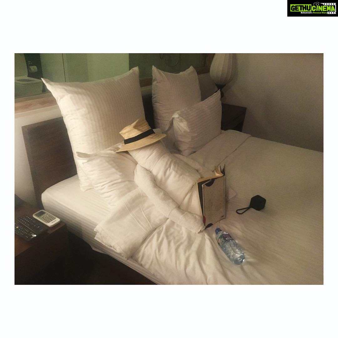Malavika Mohanan Instagram - Came back to the hotel room to discover that I have a very creative housekeeping staff 👀 #chillinlikeavillain #wheresmyhat?