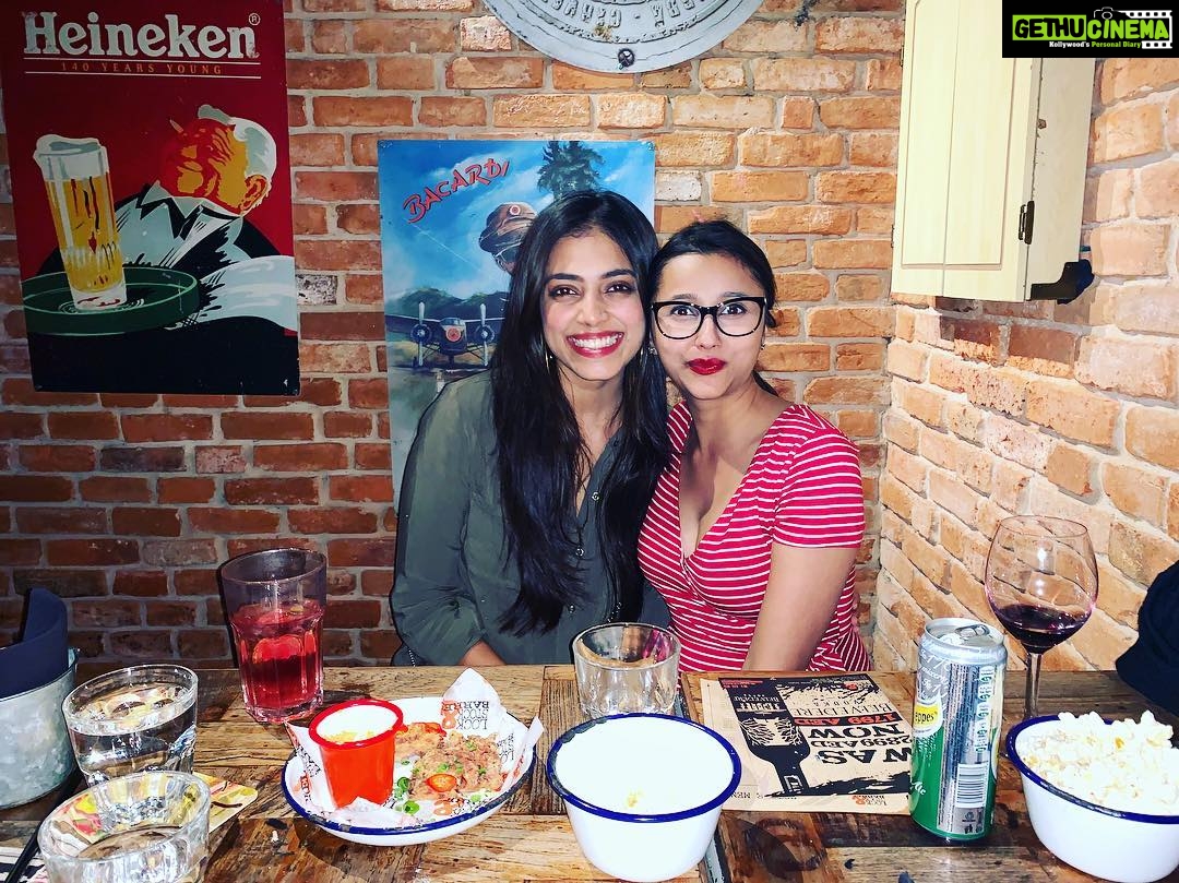 Malavika Mohanan Instagram - And some friendships are just so effortless, heart-warming and uplifting. I love you @retro.rani ! It’s always so amazing to see you ♥️
