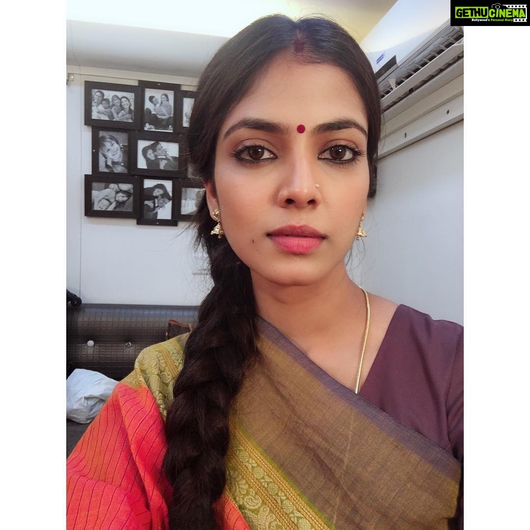 Malavika Mohanan Instagram - A very Happy Pongal to all of you from Poongodi! 🤗 And thank you so much for all the #petta love!♥️ #pettapongalparaak