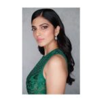 Malavika Mohanan Instagram - For @filmfare awards in @eliesaabworld ✨🖤 . . Public Relations @theitembomb Makeup @nittigoenka Hair @akshatahonawar Styled by @triparnam Jewelry @mahesh_notandass 📸 @harshjanii