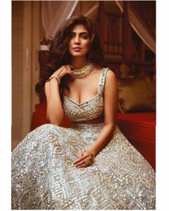 Malavika Mohanan Instagram - @bridestodayin ✨ . . 📸 @vijitgupta HMU @mehakoberoi Designer @tamannapunjabikapoor @theitembomb @dipublicrelations