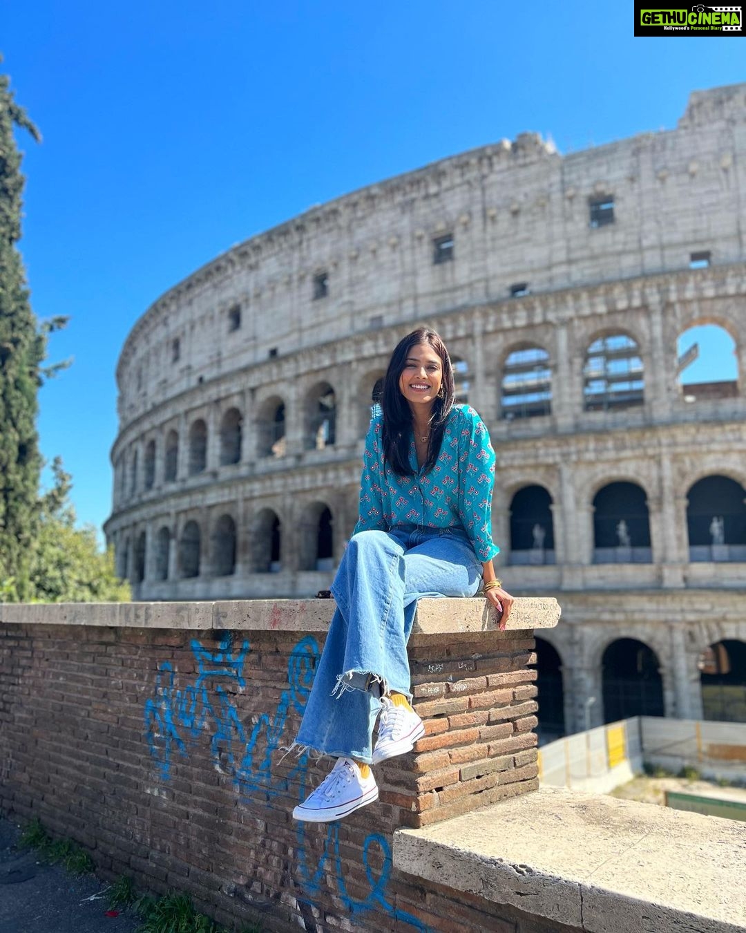 Malavika Mohanan Instagram - A magnificent colosseum & a happy Malu 🥰 Rome Colosseum, Italy