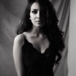 Malavika Mohanan Instagram - Hey you 🖤 . . 📸 @vijitgupta Makeup @sonamdoesmakeup Hair @jrmellocastro Styling @krsna_m_