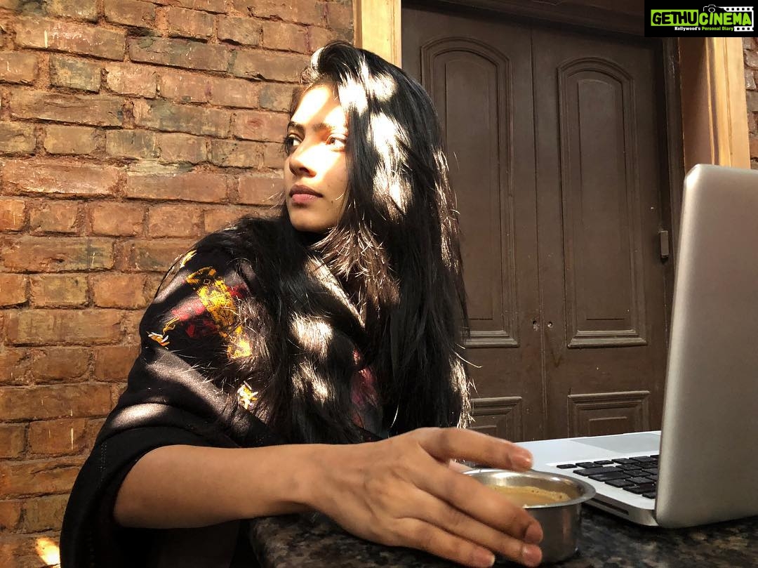Malavika Mohanan Instagram - Kolkata mornings ☕️