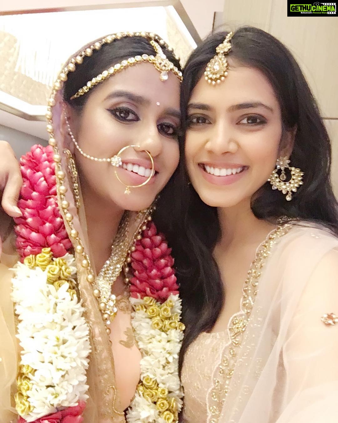 Malavika Mohanan Instagram - Congratulations to this amazing woman! Hands down the coolest, most chilled out and the funnest bride I've seen! 👰🏻🥂✨💃🏻#theAandRmerger
