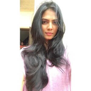 Malavika Mohanan Instagram - Only decent picture from yesterday's shoot 💁🏻#parachutead #nomakeupmakeuplook