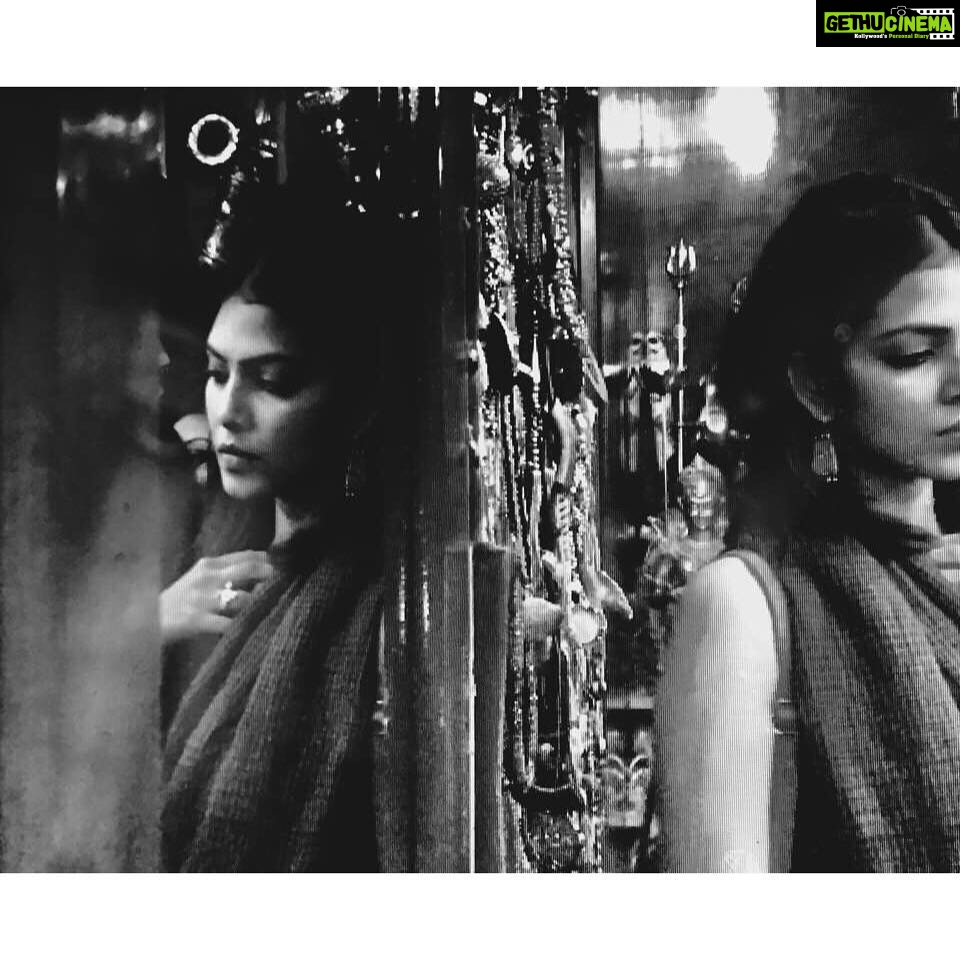 Malavika Mohanan Instagram - black and white, with a hint of nostalgia... Clicked by my favourite-Ranjan Palit 🖤