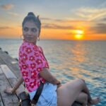 Malavika Mohanan Instagram – Sunsets always just warm the heart, no? 🤍☀️