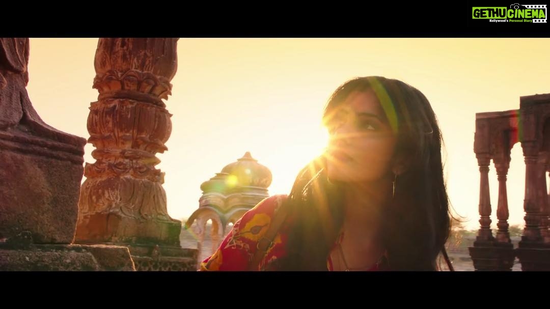 Malavika Mohanan Instagram - Have you guys seen the Mathrubhumi Yatra commercial yet? :)