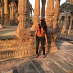 Malavika Mohanan Instagram – Shot a commercial for Mathrubhumi’s ‘Yatra’ magazine in Jodhpur these last 3 days. Some lovely locales, so much colour and vibrance, delicious marwari food and lots and lots of gorgeous shots!
 @vulgarmalayalee thank you for this :)