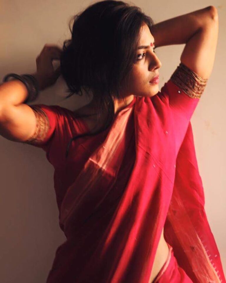 Malavika Mohanan Instagram - #throwback to my favourite saree
