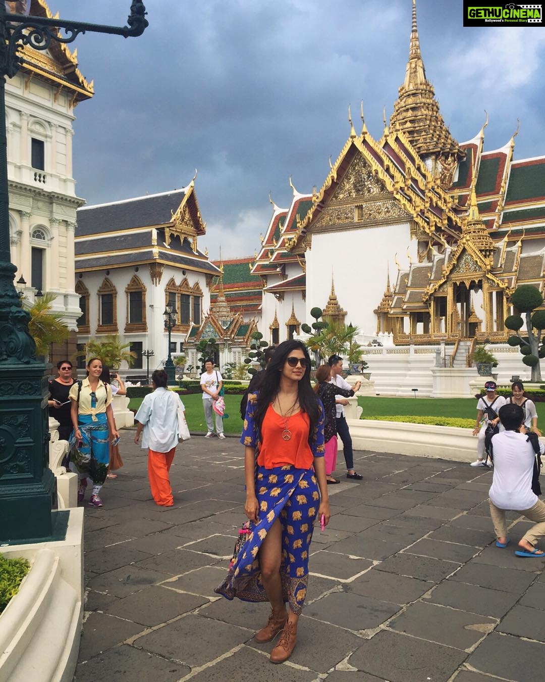 Malavika Mohanan Instagram - (I'm wearing shorts inside 👯) #throwback #missingitalready #wanttogoback