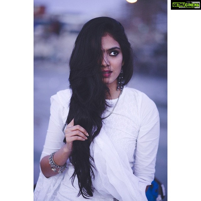 Malavika Mohanan Instagram - This post will be up on the blog by today evening 💕