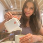 Malavika Mohanan Instagram - Ginger-turmeric tea seems to be the drink of the month ☕️🤷🏻‍♀️ #immunityup