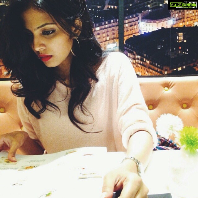 Malavika Mohanan Instagram - Mall hopping and pancake eating sessions with @newmanoj #bangkok