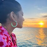 Malavika Mohanan Instagram - Sunsets always just warm the heart, no? 🤍☀️